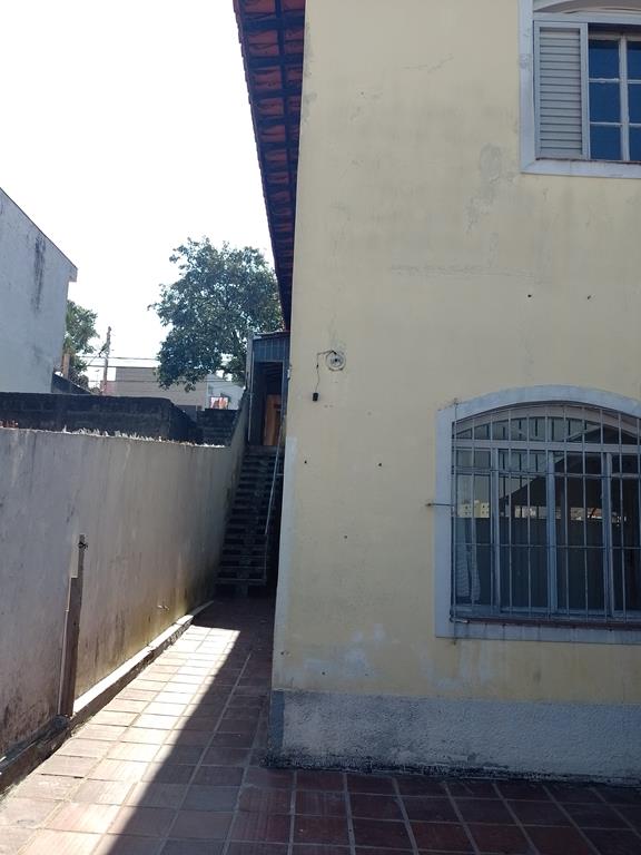 RUA EDVARD CARMILO – Nº 905